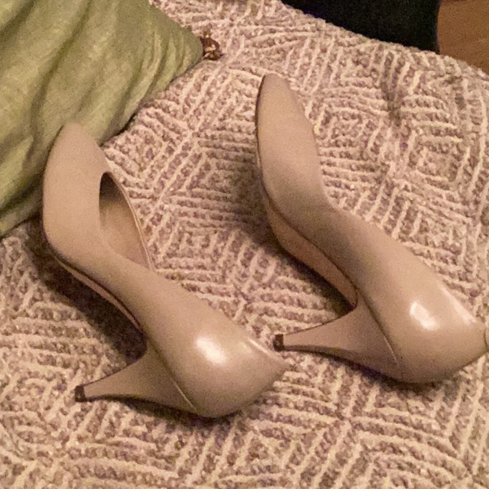Bandolino Tan Leather Classy Pumps made in Italy. 8M